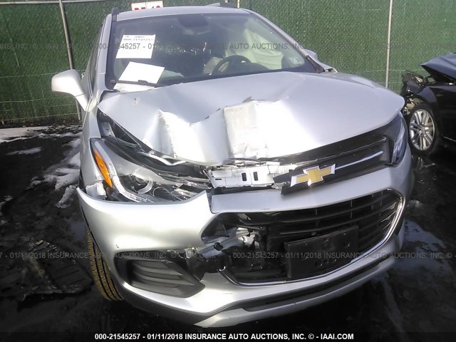 KL7CJPSB4HB133701 - 2017 CHEVROLET TRAX 1LT SILVER photo 6