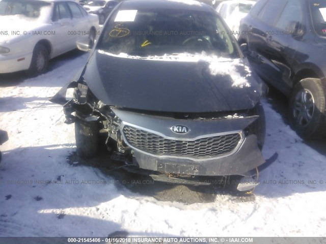 KNAFK4A67G5610602 - 2016 KIA FORTE LX GRAY photo 6