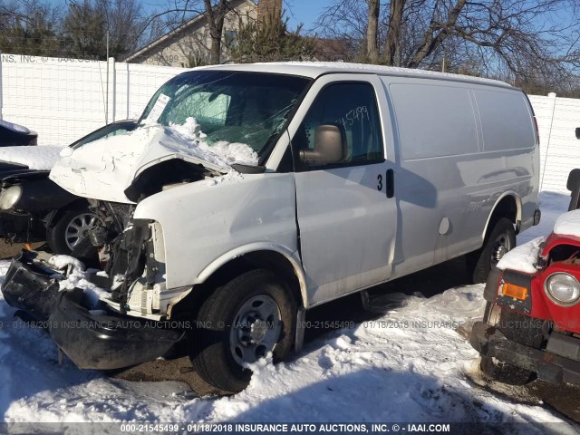 1GCWGFBA4C1168656 - 2012 CHEVROLET EXPRESS G2500  WHITE photo 2