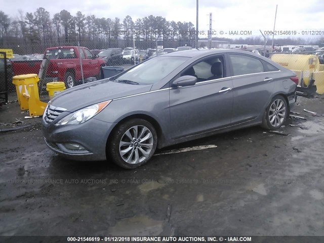 5NPEC4AC4DH687411 - 2013 HYUNDAI SONATA SE/LIMITED GRAY photo 2