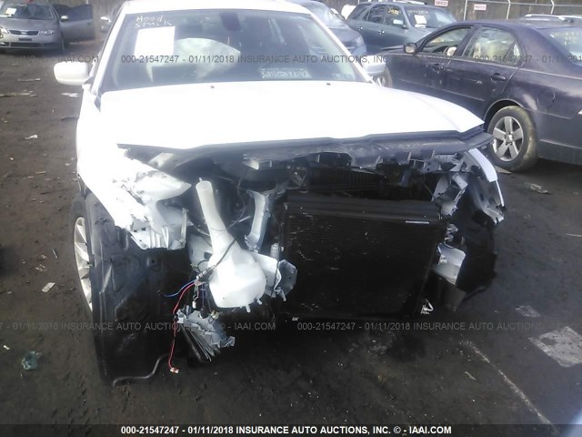 2C3CCAAGXFH830693 - 2015 CHRYSLER 300 LIMITED WHITE photo 6