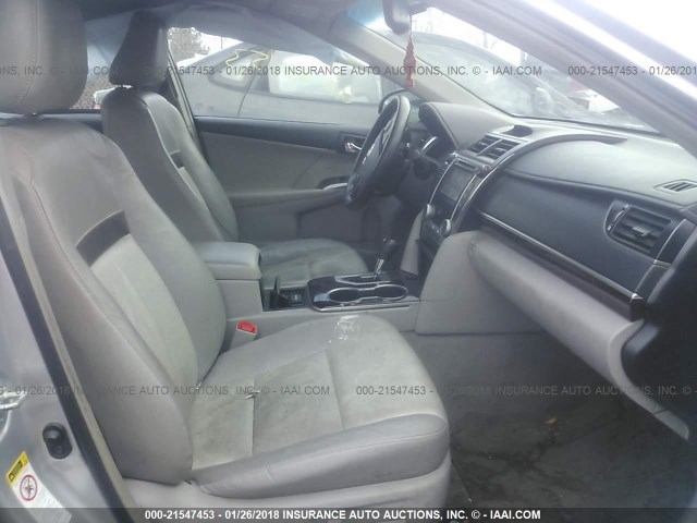 4T4BF1FK5CR255196 - 2012 TOYOTA CAMRY SE/LE/XLE SILVER photo 5