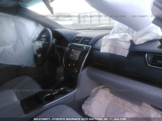 4T1BF1FK0HU723806 - 2017 TOYOTA CAMRY LE/XLE/SE/XSE BLACK photo 5