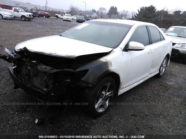 4T1BF1FK4EU767156 - 2014 TOYOTA CAMRY L/SE/LE/XLE WHITE photo 2