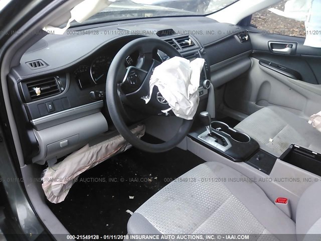 4T1BF1FKXEU839994 - 2014 TOYOTA CAMRY L/SE/LE/XLE 灰色 照片 5