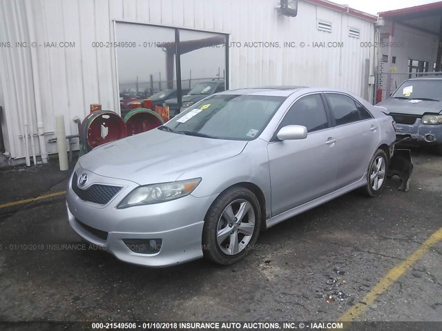 4T1BK3EK2BU619365 - 2011 TOYOTA CAMRY SE/LE/XLE Серебристый фото 2