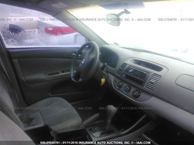 4T1BE32K32U574061 - 2002 TOYOTA CAMRY LE/XLE/SE მწვანე ფოტო 5