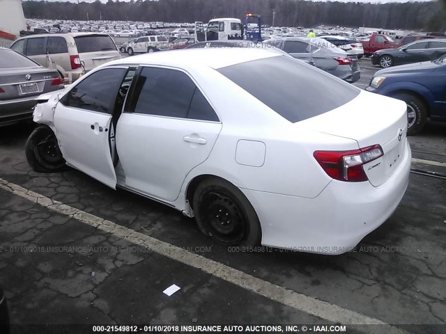 4T1BF1FKXCU553995 - 2012 TOYOTA CAMRY SE/LE/XLE WHITE photo 3