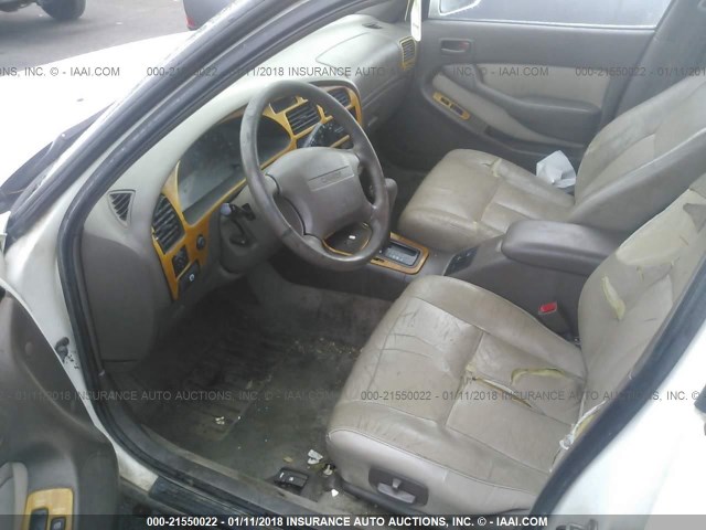 JT2BF12K0T0141692 - 1996 TOYOTA CAMRY LE/XLE/SE თეთრი ფოტო 5