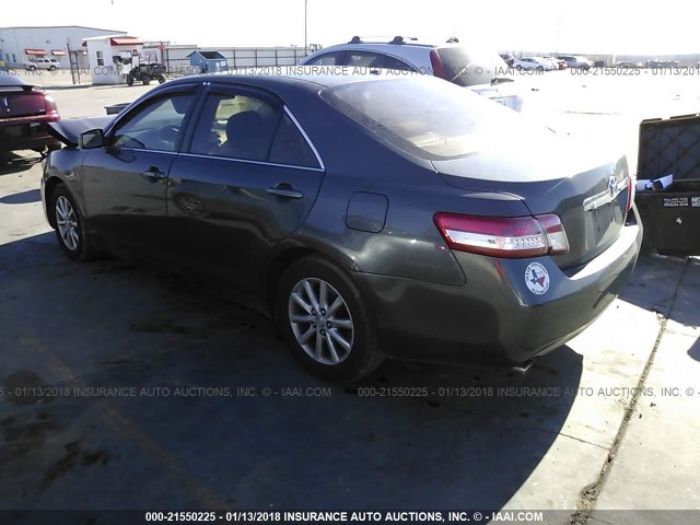 4T1BK3EK1BU119102 - 2011 TOYOTA CAMRY SE/LE/XLE GRAY photo 3
