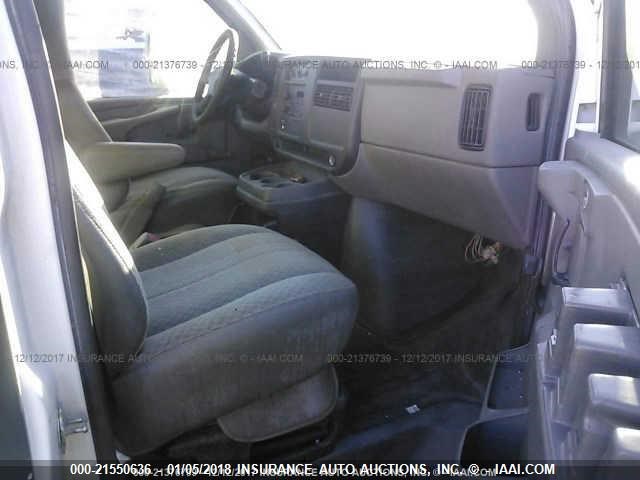 1GBHG31U861267363 - 2006 CHEVROLET EXPRESS G3500  BLACK photo 5