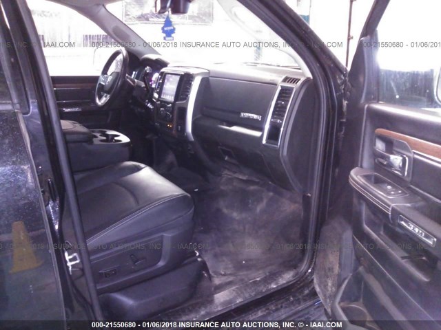 3C6UR5FLXHG674175 - 2017 RAM 2500 LARAMIE BLACK photo 5