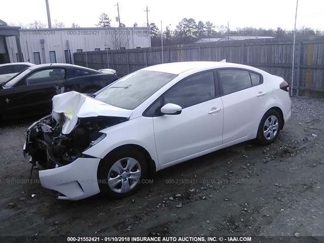 3KPFL4A71HE097586 - 2017 KIA FORTE LX/S WHITE photo 2