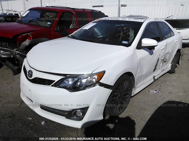 4T1BF1FK5DU231749 - 2013 TOYOTA CAMRY L/SE/LE/XLE 白色 照片 2