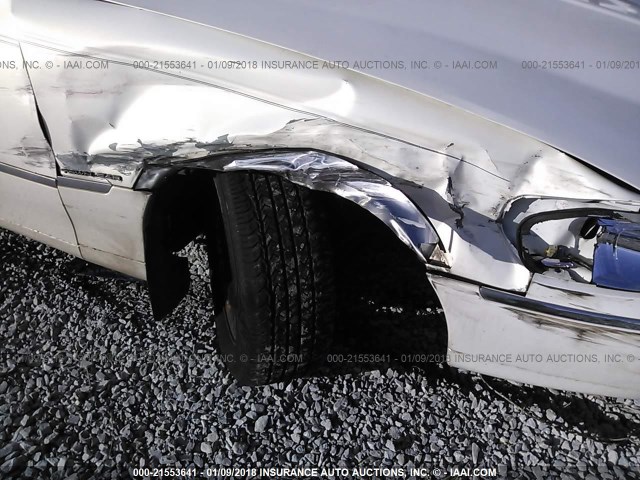 1LNHM81W1YY831931 - 2000 LINCOLN TOWN CAR EXECUTIVE WHITE photo 6