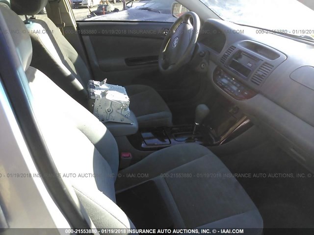 4T1BE30K26U729871 - 2006 TOYOTA CAMRY LE/XLE/SE SILVER photo 5