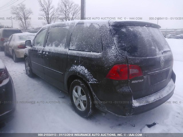 2V4RW3D19AR246147 - 2010 VOLKSWAGEN ROUTAN SE BLACK photo 3