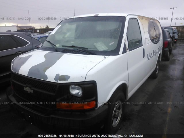 1GCFG15X471110197 - 2007 CHEVROLET EXPRESS G1500  WHITE photo 2