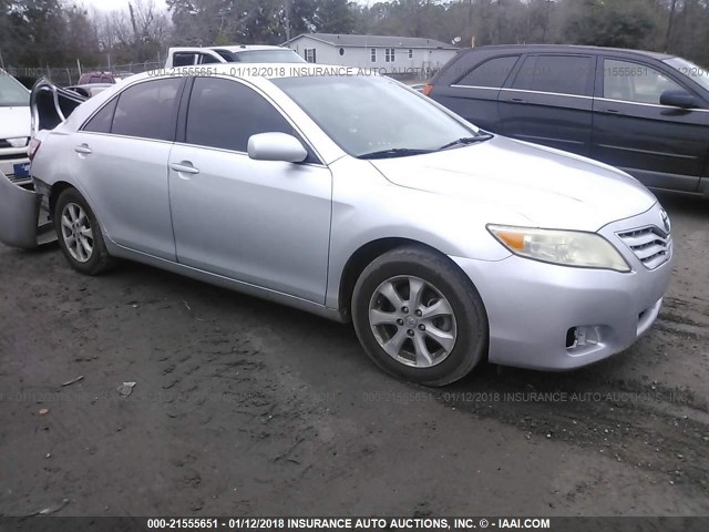 4T1BF3EKXBU625418 - 2011 TOYOTA CAMRY SE/LE/XLE SILVER photo 1