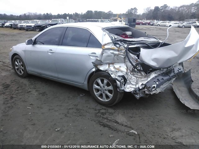 4T1BF3EKXBU625418 - 2011 TOYOTA CAMRY SE/LE/XLE SILVER photo 3