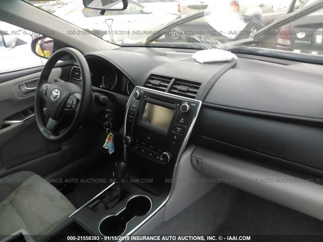 4T1BF1FKXHU386710 - 2017 TOYOTA CAMRY LE/XLE/SE/XSE Dark Blue photo 5