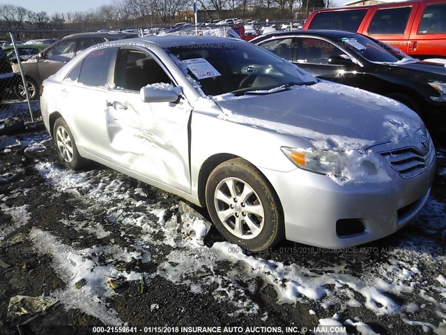 4T4BF3EK0BR123586 - 2011 TOYOTA CAMRY SE/LE/XLE SILVER photo 1