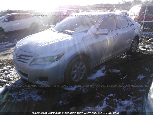 4T4BF3EK0BR123586 - 2011 TOYOTA CAMRY SE/LE/XLE SILVER photo 2