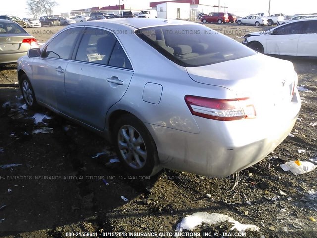 4T4BF3EK0BR123586 - 2011 TOYOTA CAMRY SE/LE/XLE SILVER photo 3