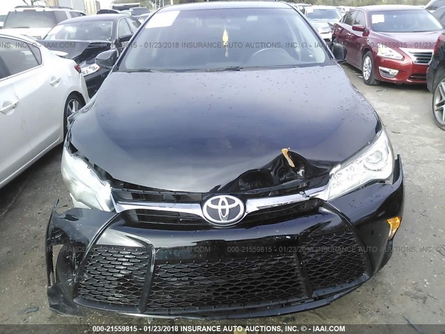 4T1BF1FK2GU198536 - 2016 TOYOTA CAMRY LE/XLE/SE/XSE 黑色 照片 6