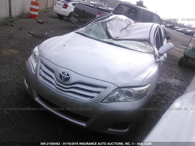 4T1BF3EK5BU660903 - 2011 TOYOTA CAMRY SE/LE/XLE Серебристый фото 2