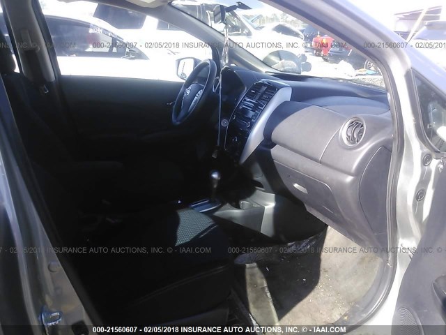 3N1CE2CP6FL408648 - 2015 NISSAN VERSA NOTE S/S PLUS/SV/SL/SR SILVER photo 5