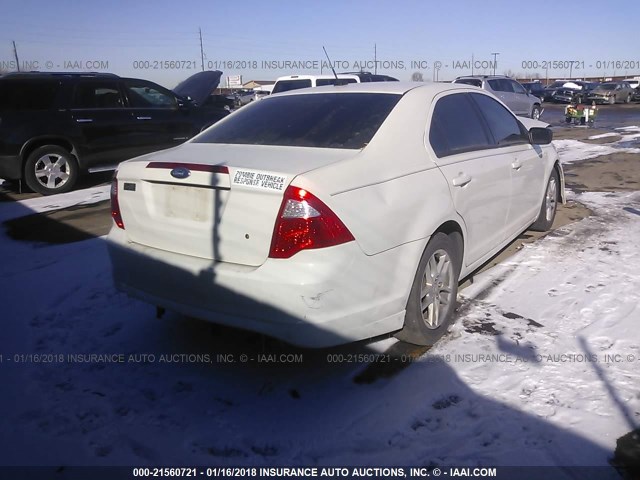 3FAHP0GA7BR293112 - 2011 FORD FUSION S WHITE photo 4