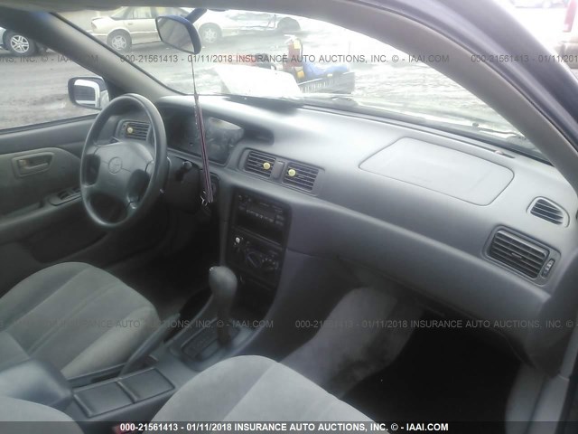 4T1BG22K4XU501888 - 1999 TOYOTA CAMRY CE/LE/XLE 绿色 照片 5