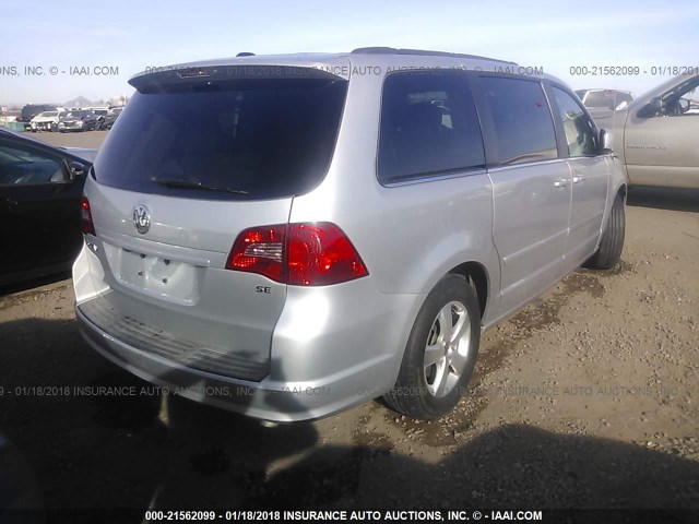 2V4RW3DGXBR670796 - 2011 VOLKSWAGEN ROUTAN SE SILVER photo 4