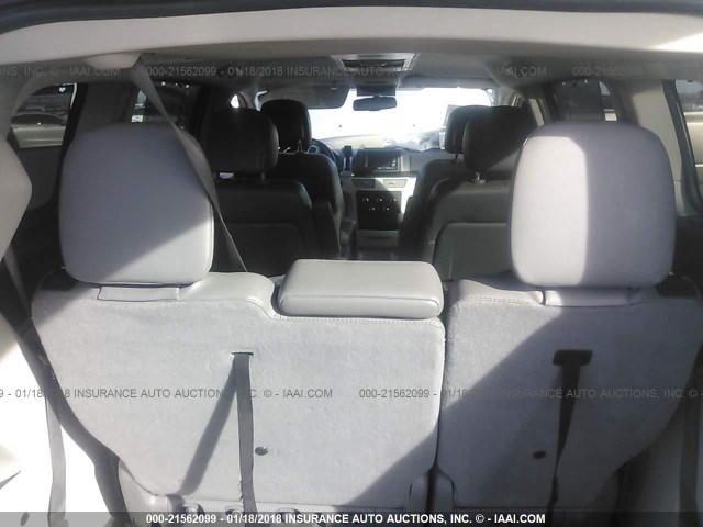 2V4RW3DGXBR670796 - 2011 VOLKSWAGEN ROUTAN SE SILVER photo 8