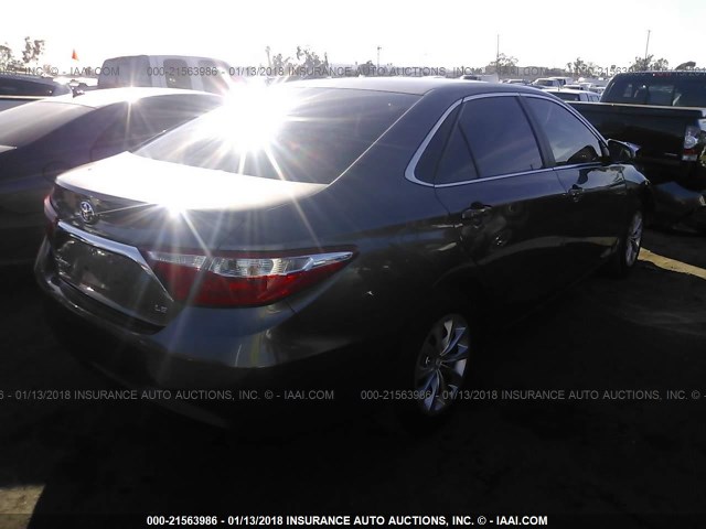 4T4BF1FKXFR477740 - 2015 TOYOTA CAMRY LE/XLE/SE/XSE GRAY photo 4