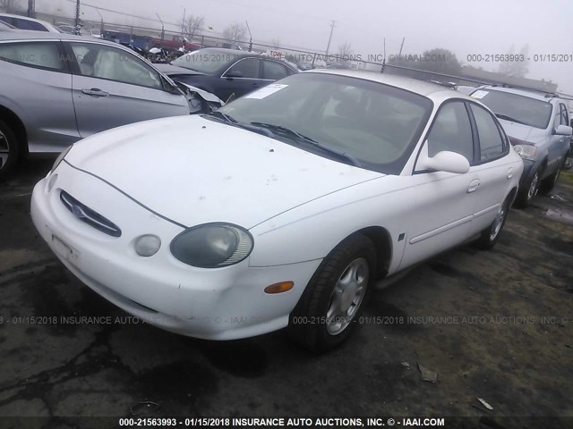 1FAFP52SXWG239269 - 1998 FORD TAURUS LX/SE WHITE photo 2