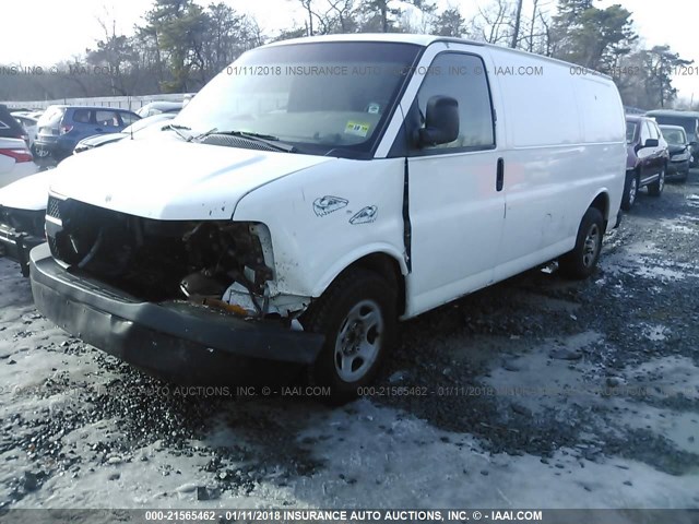 1GCFG15X941173713 - 2004 CHEVROLET EXPRESS G1500  WHITE photo 2