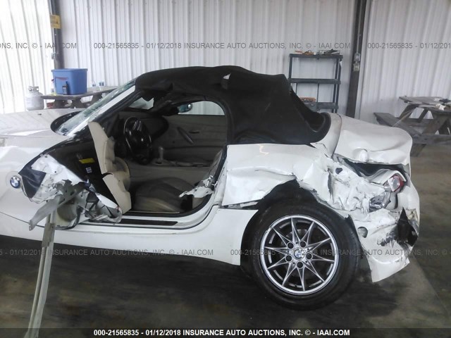 4USBT33595LS53813 - 2005 BMW Z4 2.5 WHITE photo 6