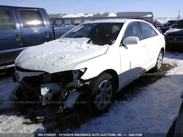 4T4BF3EK5BR192760 - 2011 TOYOTA CAMRY SE/LE/XLE WHITE photo 2