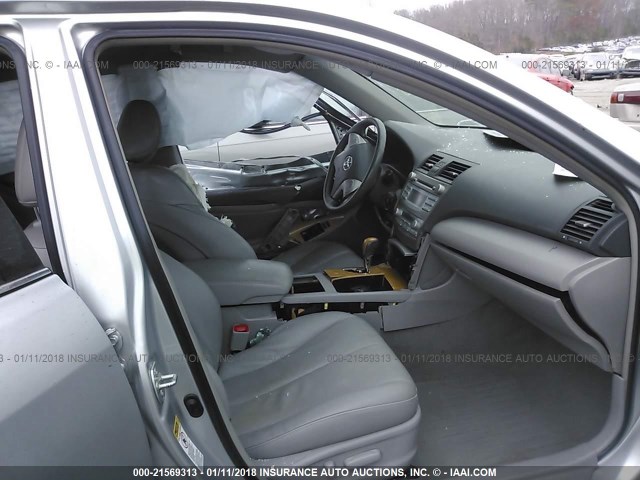 4T1BK46K77U555626 - 2007 TOYOTA CAMRY NEW GENERAT LE/XLE/SE SILVER photo 5