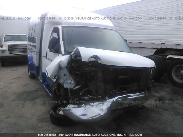 1GB9G5BL4A1173091 - 2010 CHEVROLET EXPRESS 4500  WHITE photo 1