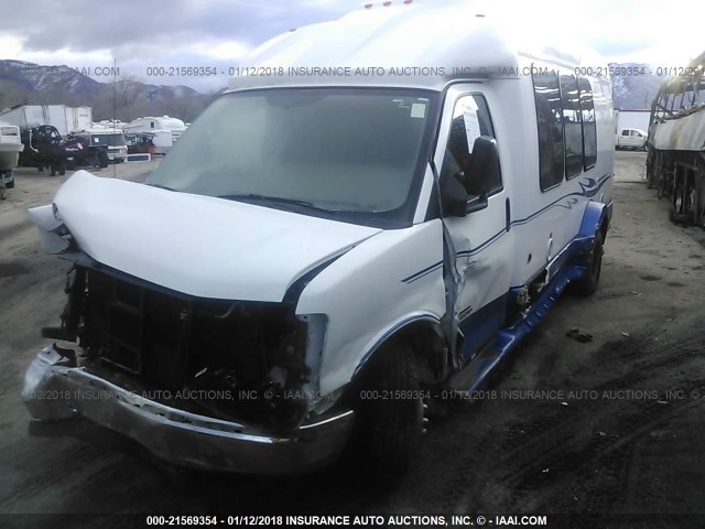 1GB9G5BL4A1173091 - 2010 CHEVROLET EXPRESS 4500  WHITE photo 2