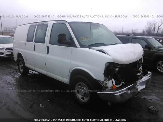 1GCHG35K181133933 - 2008 CHEVROLET EXPRESS G3500  WHITE photo 1