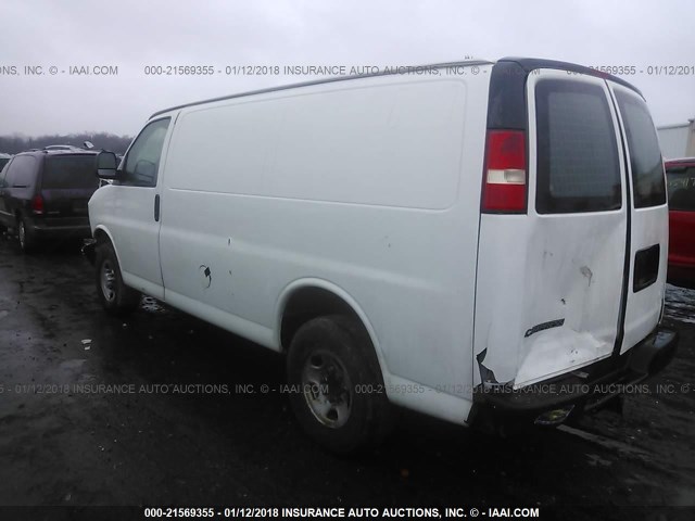 1GCHG35K181133933 - 2008 CHEVROLET EXPRESS G3500  WHITE photo 3