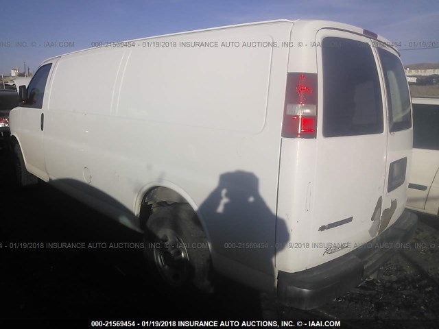 1GCHG39K181169809 - 2008 CHEVROLET EXPRESS G3500  WHITE photo 3