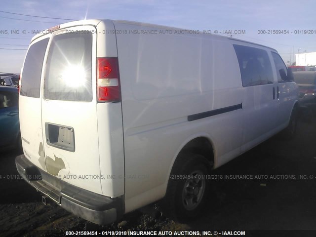 1GCHG39K181169809 - 2008 CHEVROLET EXPRESS G3500  WHITE photo 4