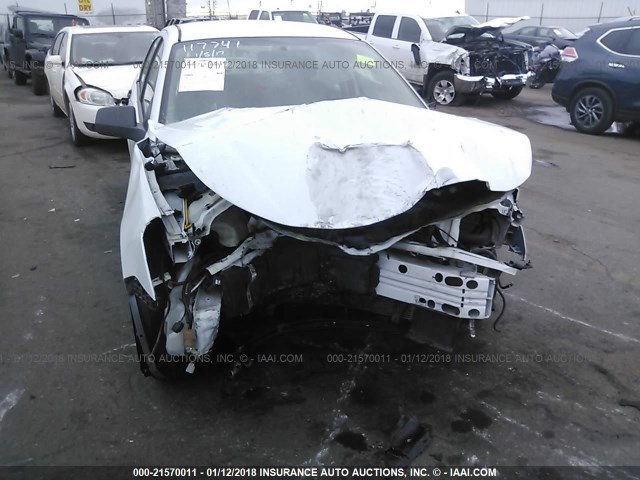 1FAHP35N18W244226 - 2008 FORD FOCUS SE/SEL/SES WHITE photo 6