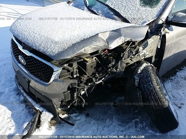 5XYPGDA56HG201838 - 2017 KIA SORENTO LX/L GRAY photo 6