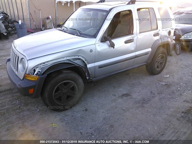 1J4GL38K05W684964 - 2005 JEEP LIBERTY RENEGADE SILVER photo 2
